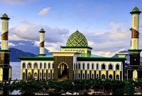 Tampak depan Masjid Al-Munawar di Kota Ternate, Maluku Utara. (Kredit foto: Istimewa)