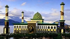 Tampak depan Masjid Al-Munawar di Kota Ternate, Maluku Utara. (Kredit foto: Istimewa)