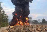 Tangkapan layar pembakaran ban bekas di kawasan industri PT IWIP. (Kredit Foto: Istimewa)