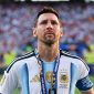 Karier sepak bola Lionel Messi di timnas Argentina akhirnya menemui babak akhir. La Pulga menyampaikan pesan mendalam setelah resmi tak lagi berkostum La Albiceleste. (Kredit Foto: Istimewa)
