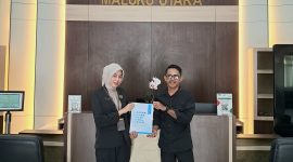Warga Halbar, Dealfrit saat melaporkan dugaan kerugian dan kecurangan dana Bansos Balbar di Kejati Malut. (Kredit Foto: Istimewa)