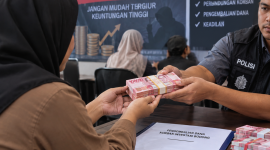 Ilustrasi dibat dari AI menggambarkan korban investasi bodong dikembalikan asetnya. (Kredit Foto: Istimewa)